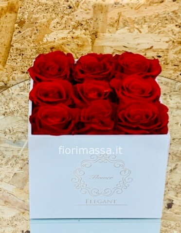 Box floreale con rose stabilizzate rosse
